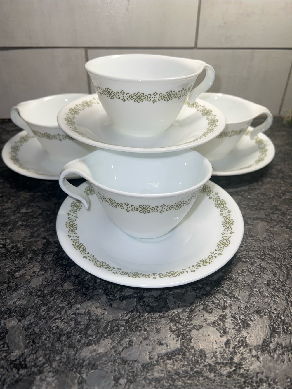 Corelle Spring Blossom White and Green cup and Saucer. Set of 4. Exc condition